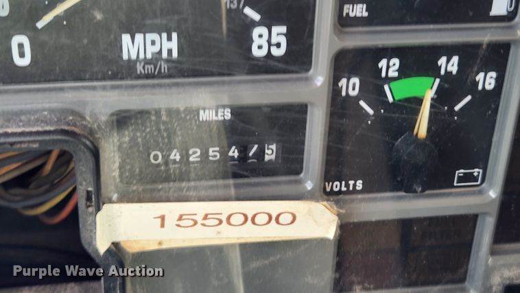 image for item JL9964 2002 International 4900  dump truck