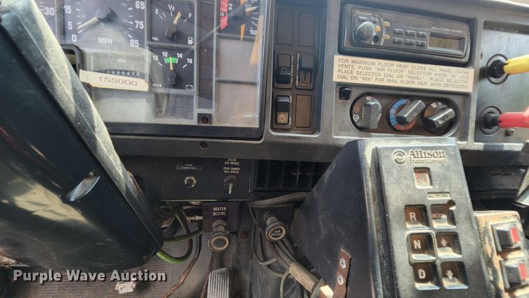 image for item JL9964 2002 International 4900  dump truck