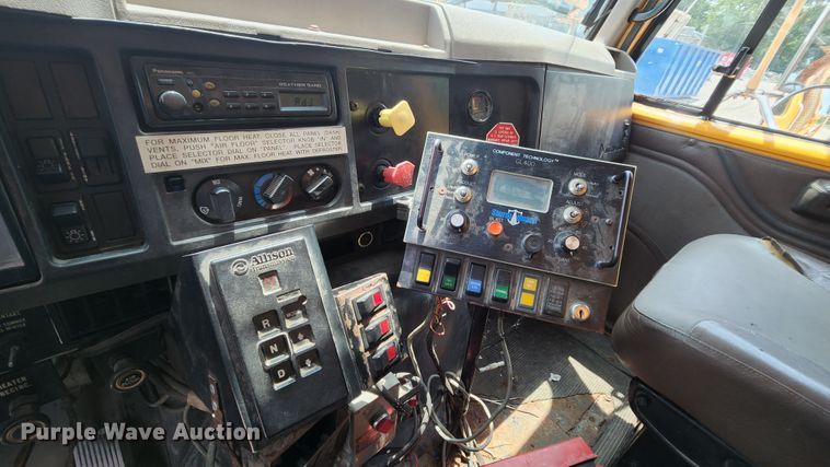 image for item JL9964 2002 International 4900  dump truck