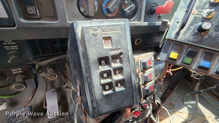 image for item JL9964 2002 International 4900  dump truck