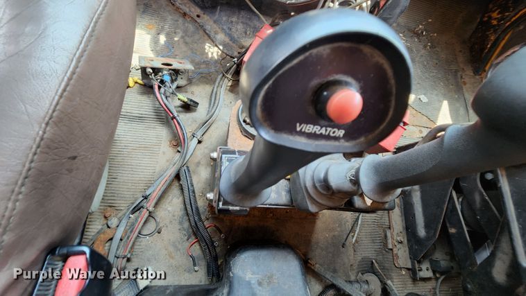 image for item JL9964 2002 International 4900  dump truck