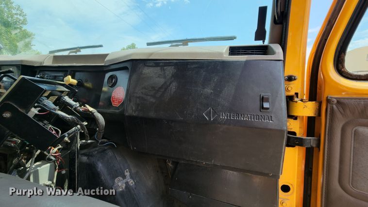 image for item JL9964 2002 International 4900  dump truck