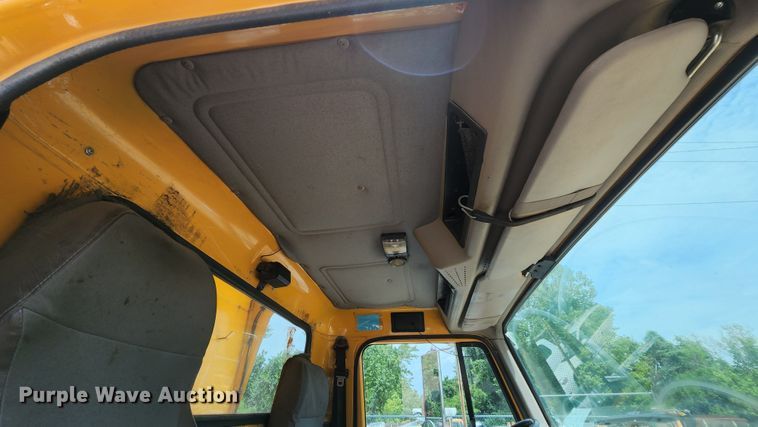 image for item JL9964 2002 International 4900  dump truck