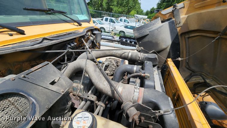 image for item JL9964 2002 International 4900  dump truck