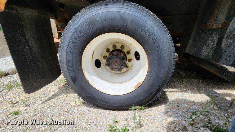 image for item JL9964 2002 International 4900  dump truck