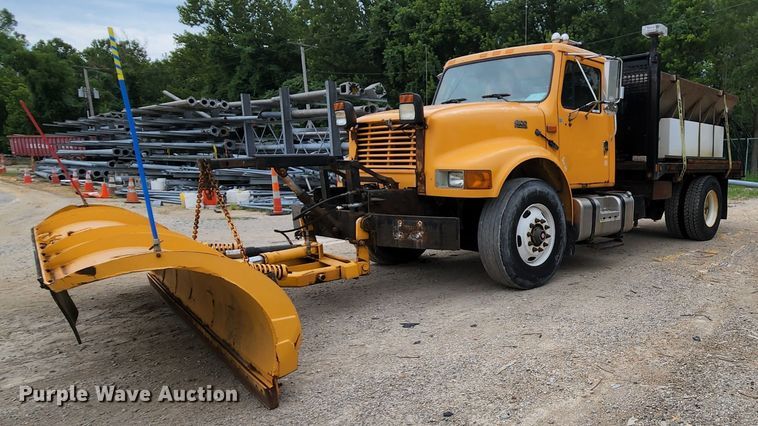 image for item JL9965 2002 International 4900  dump truck