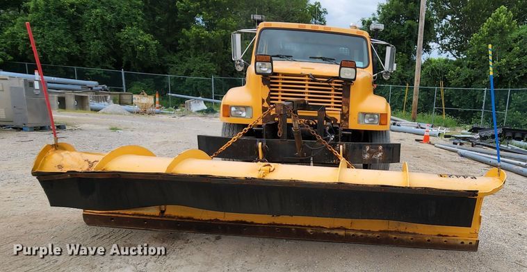 image for item JL9965 2002 International 4900  dump truck