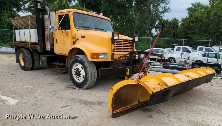 image for item JL9965 2002 International 4900  dump truck