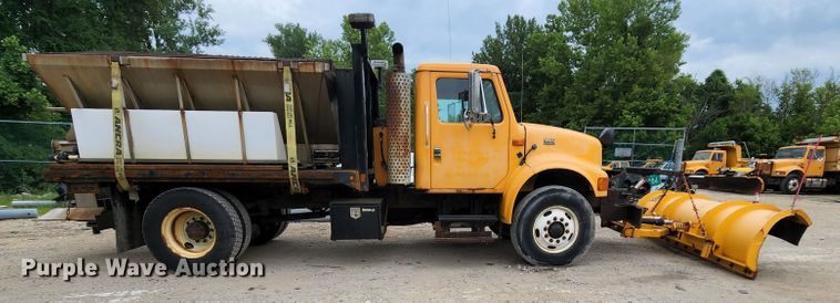 image for item JL9965 2002 International 4900  dump truck