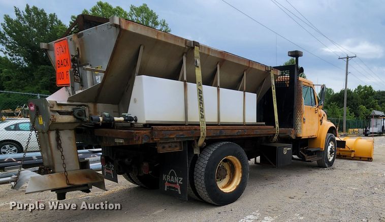 image for item JL9965 2002 International 4900  dump truck