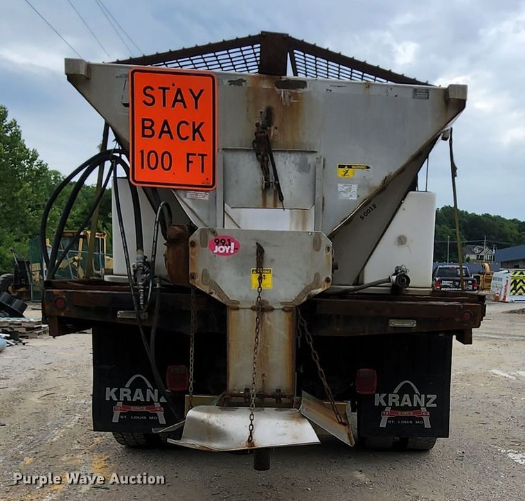image for item JL9965 2002 International 4900  dump truck