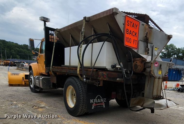 image for item JL9965 2002 International 4900  dump truck