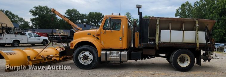 image for item JL9965 2002 International 4900  dump truck