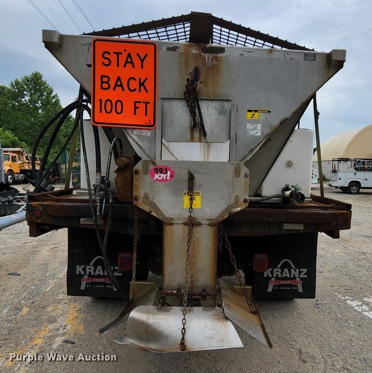 image for item JL9965 2002 International 4900  dump truck