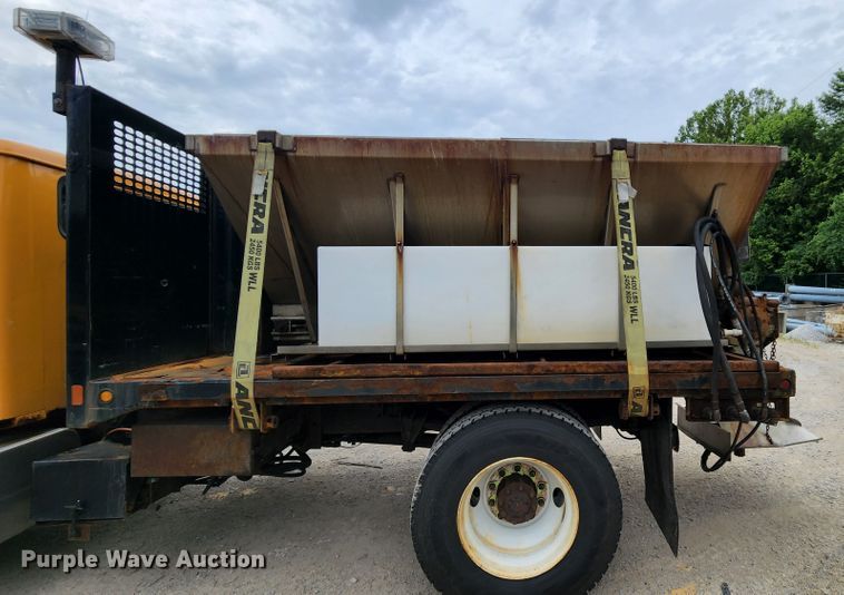 image for item JL9965 2002 International 4900  dump truck