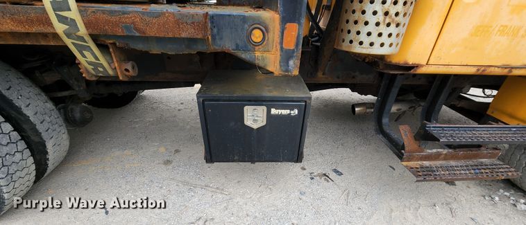 image for item JL9965 2002 International 4900  dump truck