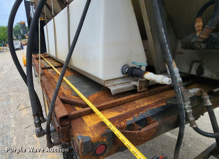 image for item JL9965 2002 International 4900  dump truck