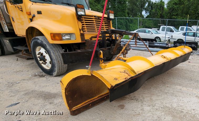 image for item JL9965 2002 International 4900  dump truck