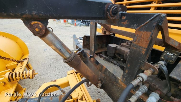 image for item JL9965 2002 International 4900  dump truck