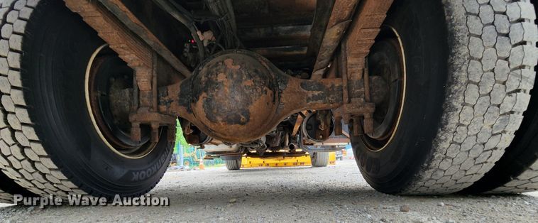 image for item JL9965 2002 International 4900  dump truck