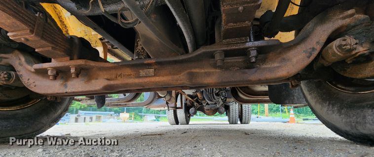 image for item JL9965 2002 International 4900  dump truck