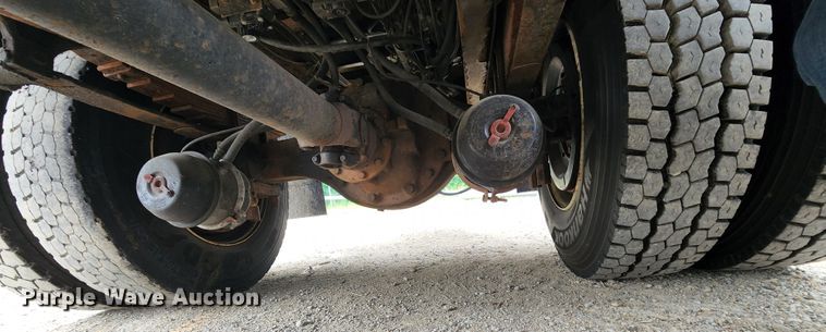 image for item JL9965 2002 International 4900  dump truck