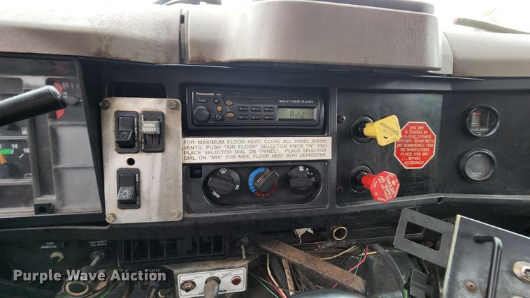 image for item JL9965 2002 International 4900  dump truck