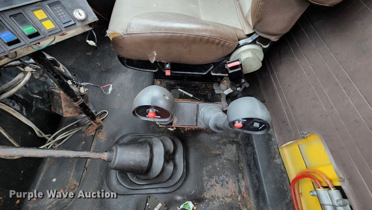 image for item JL9965 2002 International 4900  dump truck