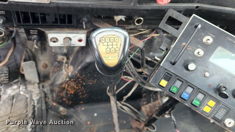 image for item JL9965 2002 International 4900  dump truck