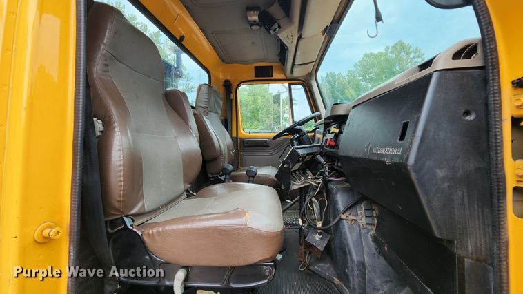 image for item JL9965 2002 International 4900  dump truck