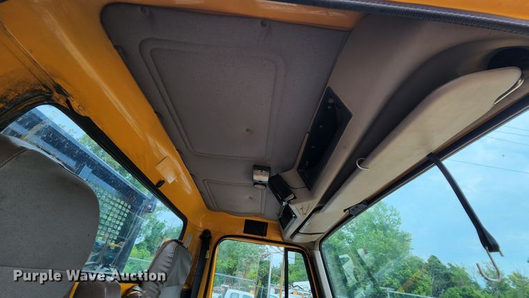 image for item JL9965 2002 International 4900  dump truck