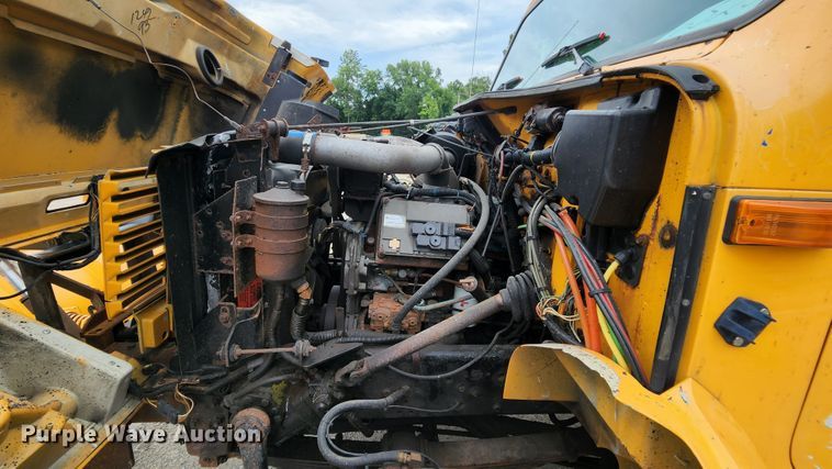 image for item JL9965 2002 International 4900  dump truck