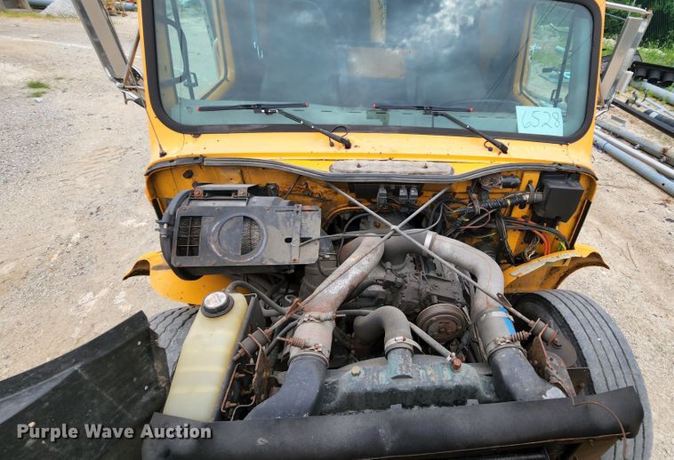 image for item JL9965 2002 International 4900  dump truck