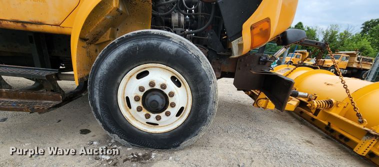 image for item JL9965 2002 International 4900  dump truck