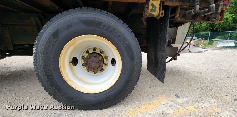 image for item JL9965 2002 International 4900  dump truck