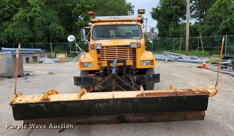 image for item JL9966 2002 International 4900  dump truck