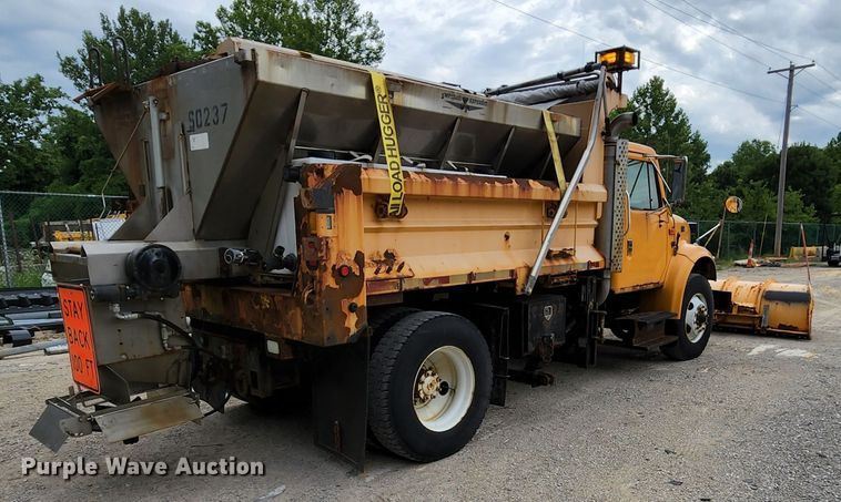 image for item JL9966 2002 International 4900  dump truck
