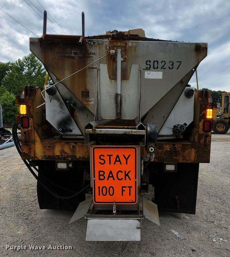 image for item JL9966 2002 International 4900  dump truck