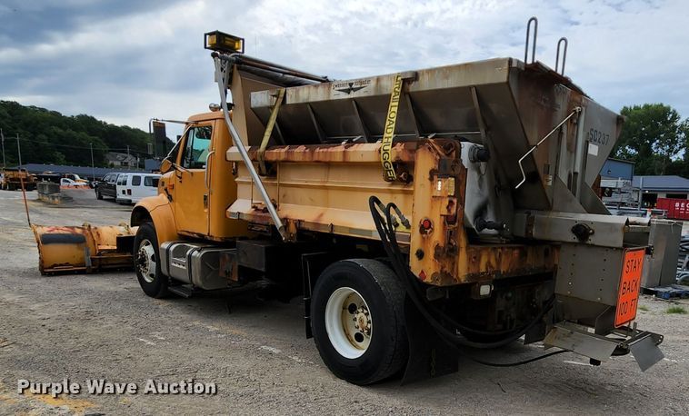 image for item JL9966 2002 International 4900  dump truck