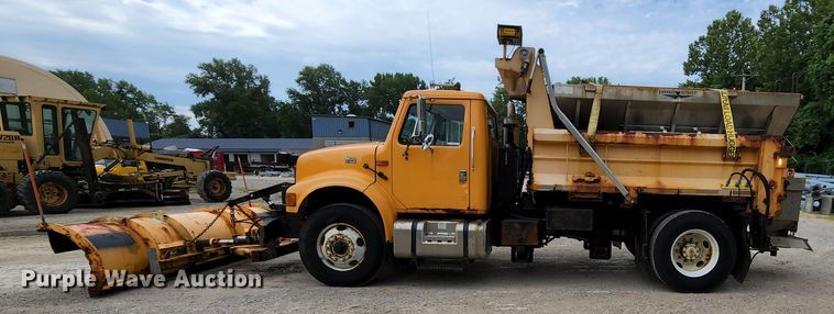 image for item JL9966 2002 International 4900  dump truck