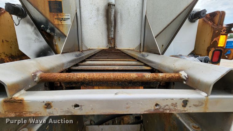 image for item JL9966 2002 International 4900  dump truck