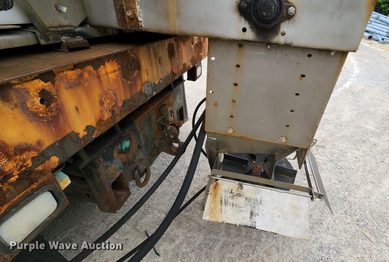 image for item JL9966 2002 International 4900  dump truck