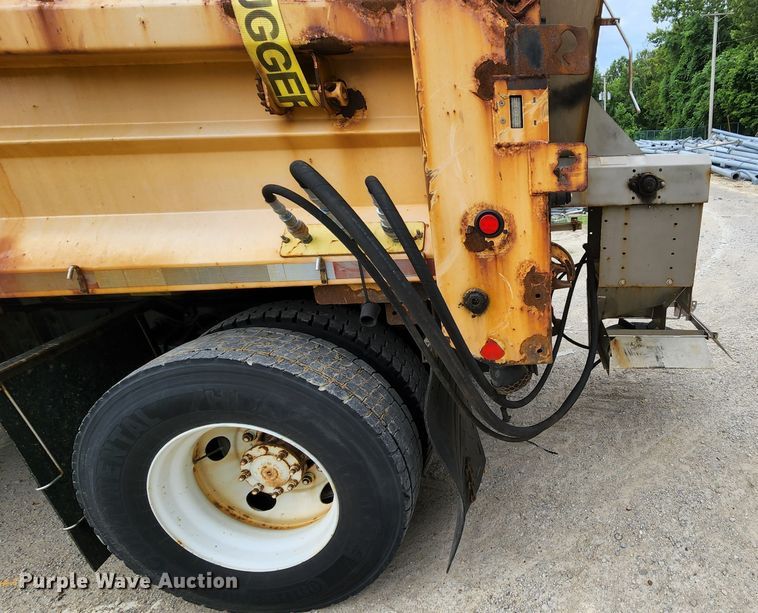 image for item JL9966 2002 International 4900  dump truck