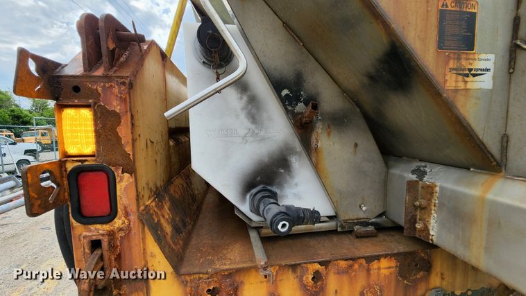 image for item JL9966 2002 International 4900  dump truck