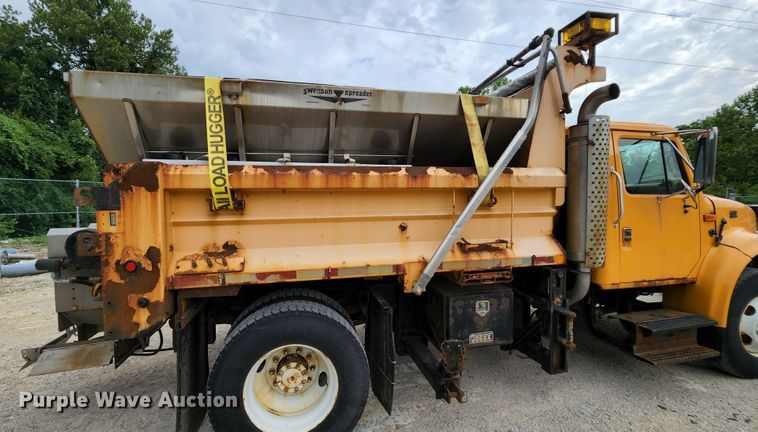 image for item JL9966 2002 International 4900  dump truck