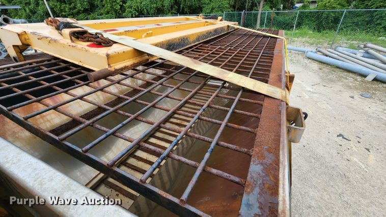 image for item JL9966 2002 International 4900  dump truck