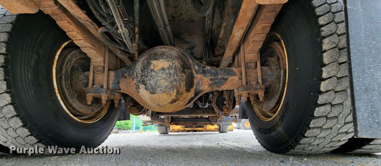 image for item JL9966 2002 International 4900  dump truck