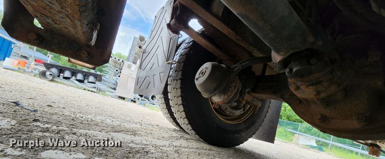 image for item JL9966 2002 International 4900  dump truck