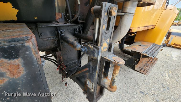 image for item JL9966 2002 International 4900  dump truck