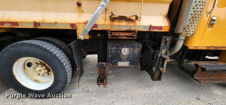 image for item JL9966 2002 International 4900  dump truck